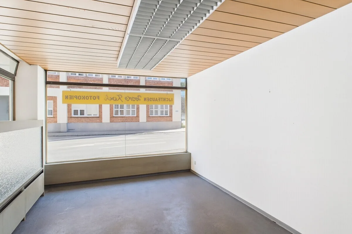 Immobilienpaket mit 3 Einheiten – Wohnung, Büro & Laden auf separaten Grundbüchern