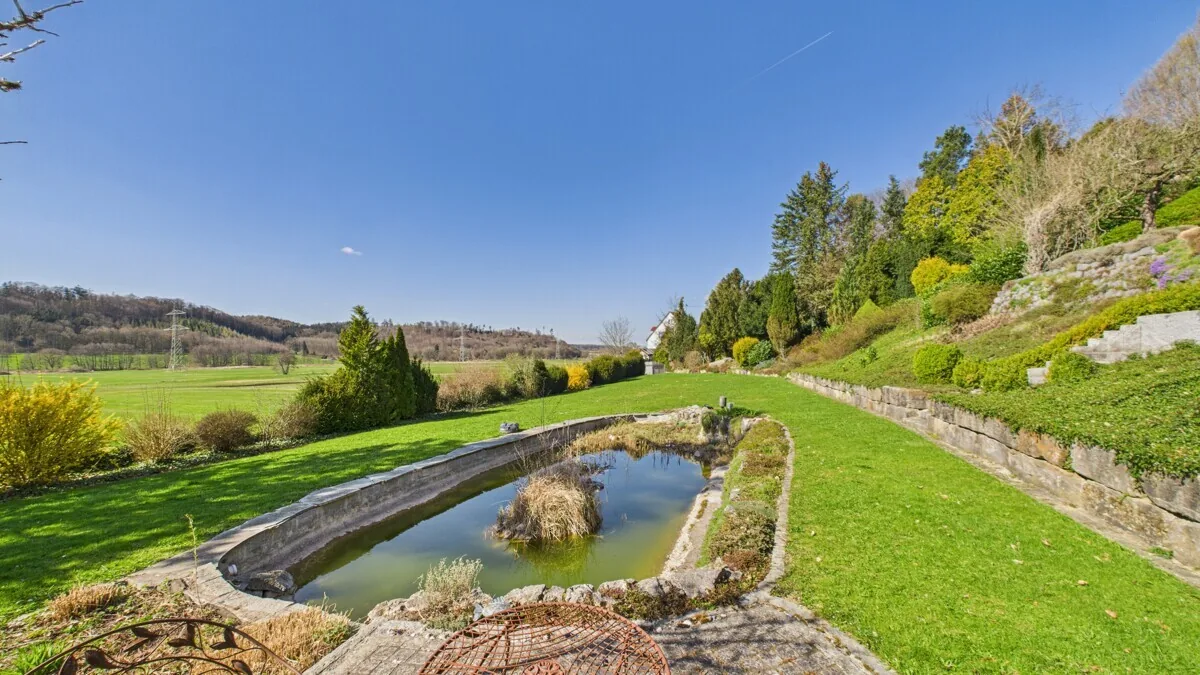 Villa mit parkähnlichem Grundstück