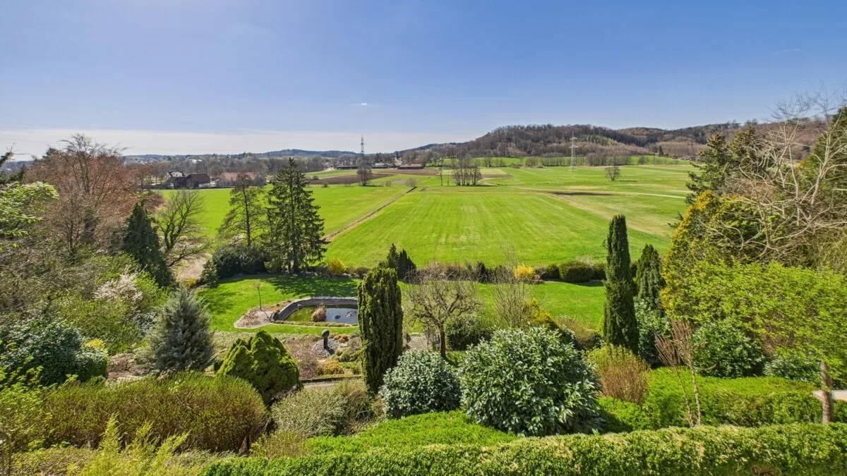 Villa mit parkähnlichem Grundstück