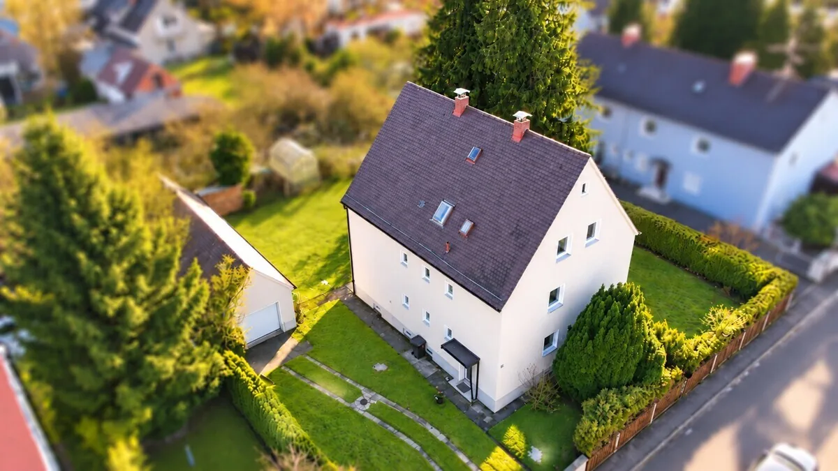 Sanierungsbedürftiges Mehrparteienhaus