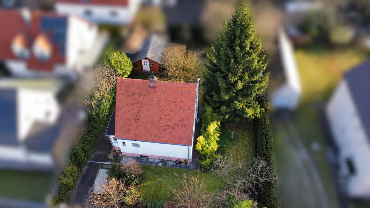 Einfamilienhaus auf großem Grundstück!