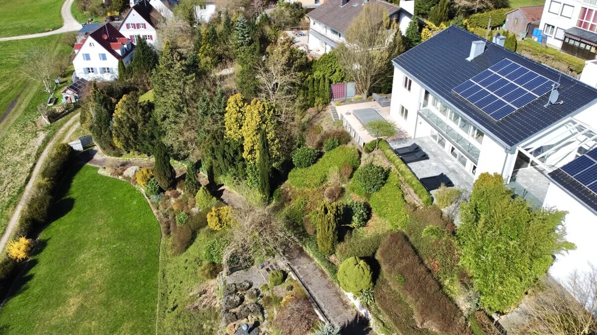Villa mit parkähnlichem Grundstück